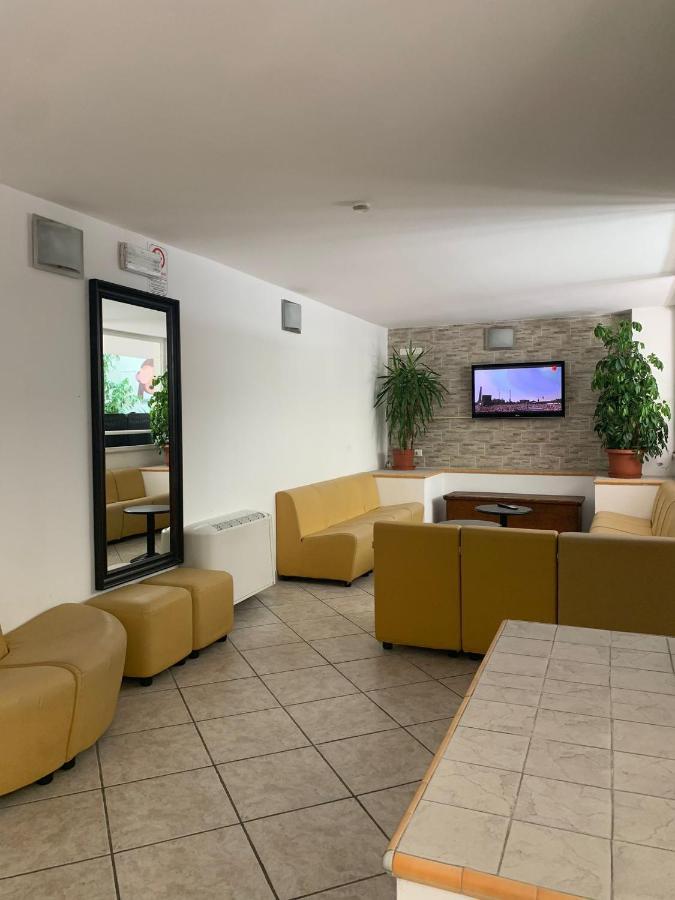 Hotel Villa Isola Римини Екстериор снимка