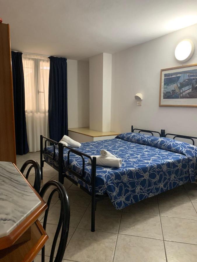 Hotel Villa Isola Римини Екстериор снимка