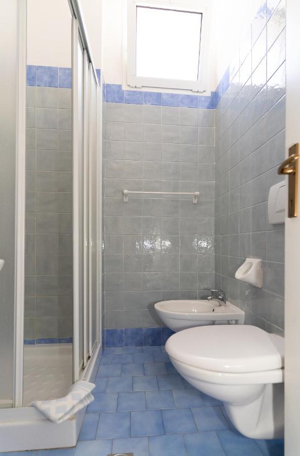 Hotel Villa Isola Римини Екстериор снимка