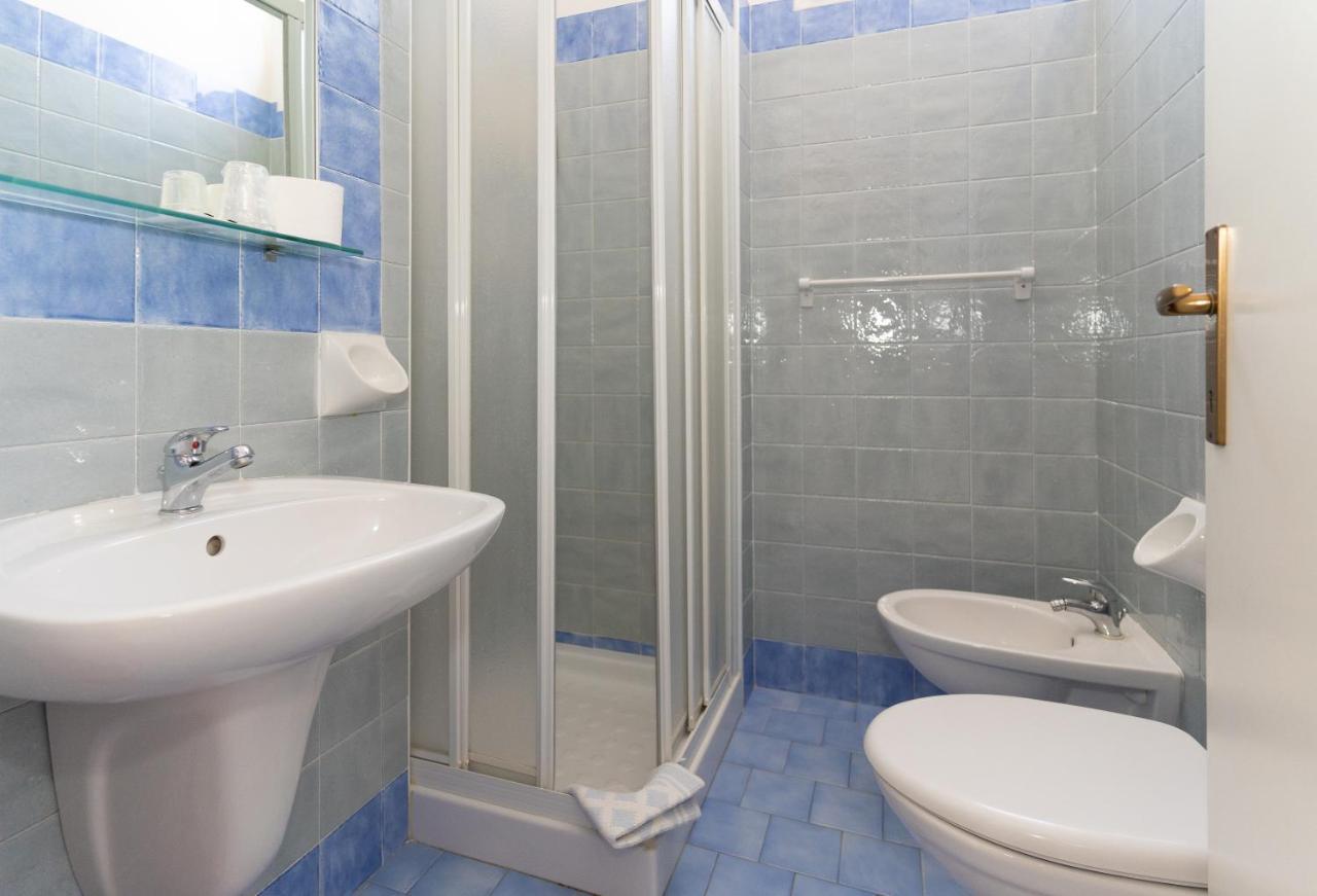 Hotel Villa Isola Римини Екстериор снимка
