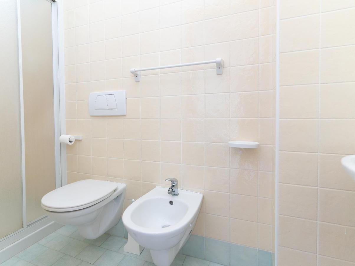 Hotel Villa Isola Римини Екстериор снимка